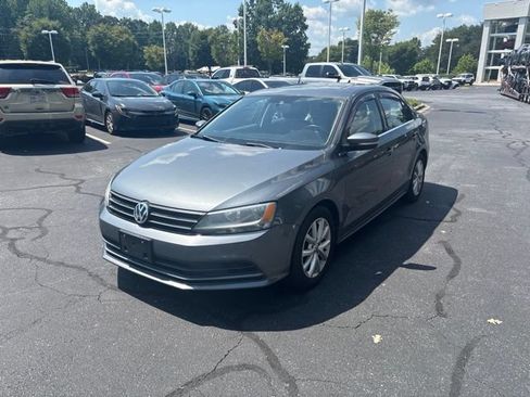 Used 2015 Volkswagen Jetta SE FWD image 4