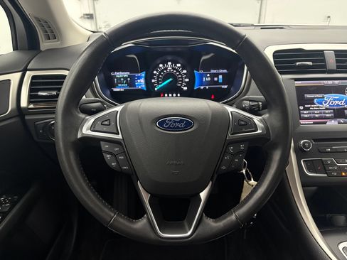 Used 2016 Ford Fusion SE w/ Equipment Group 202A FWD image 17