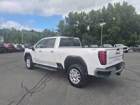 Used 2024 GMC Sierra 2500 SLT w/ SLT Premium Package AWD/4WD image 3