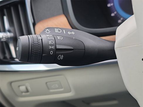 Used 2022 Volvo S90 B6 Momentum w/ Advanced Package image 30