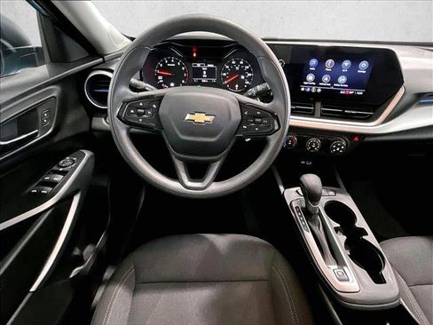 Used 2025 Chevrolet Trax LS FWD image 7