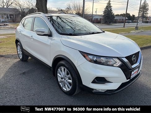 Used 2022 Nissan Rogue Sport SV image 1