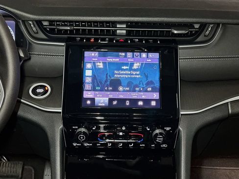 New 2025 Jeep Grand Cherokee Altitude AWD/4WD image 8