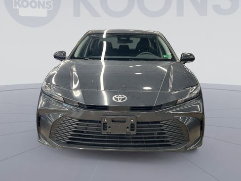 Used 2025 Toyota Camry LE image 7