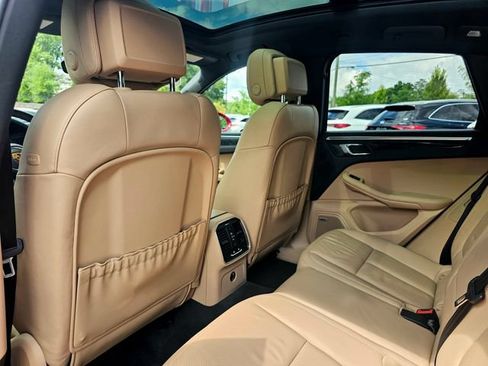Used 2022 Porsche Macan AWD/4WD image 25