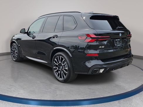 New 2026 BMW X5 xDrive40i w/ M Sport Package AWD/4WD image 7