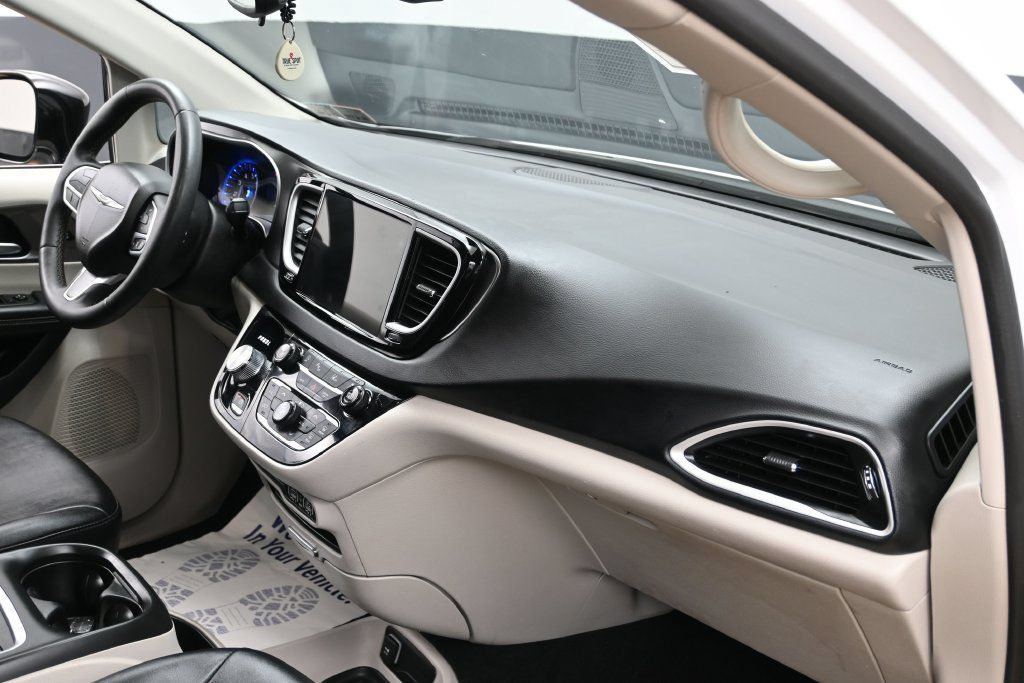 Used 2024 Chrysler Pacifica Touring-L FWD image 26