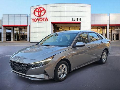 Used 2023 Hyundai Elantra SE image 1