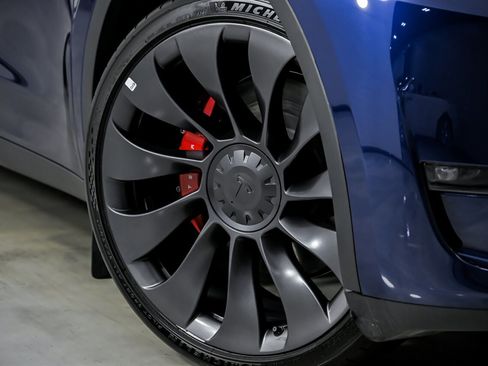 Used 2023 Tesla Model Y Performance image 4
