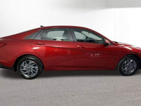 Used 2025 Hyundai Elantra Hybrid FWD image 10