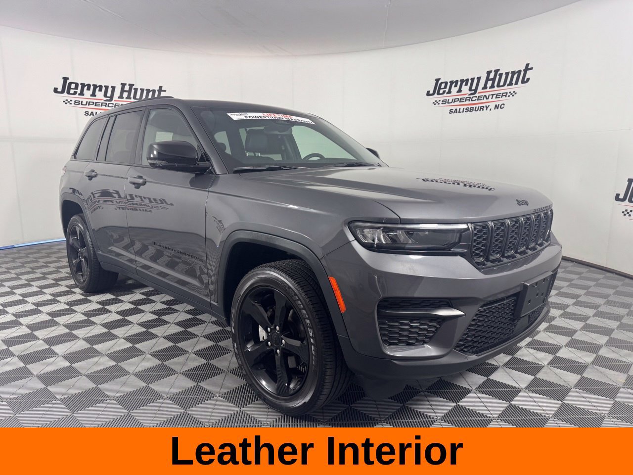 Used 2023 Jeep Grand Cherokee Altitude AWD/4WD image 6