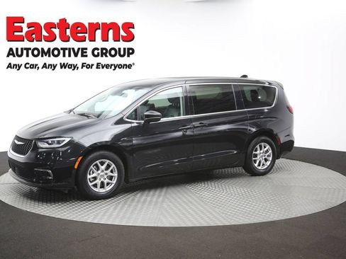 Used 2023 Chrysler Pacifica Touring-L FWD image 59