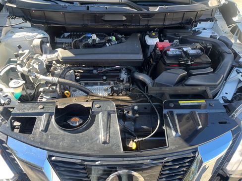 Used 2017 Nissan Rogue SV w/ Midnight Edition image 16