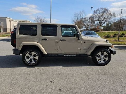 Used 2016 Jeep Wrangler Unlimited Sahara w/ Max Tow Package image 9