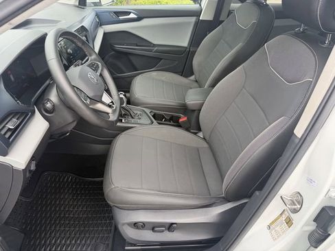 Used 2023 Volkswagen Taos SE w/ Panoramic Sunroof Package FWD image 21