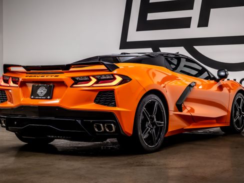 Used 2023 Chevrolet Corvette Stingray Preferred Conv w/ Z51 Performance Package RWD image 32