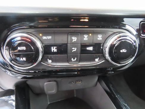 Used 2025 Chevrolet Trax LT w/ Driver Confidence Package FWD image 25