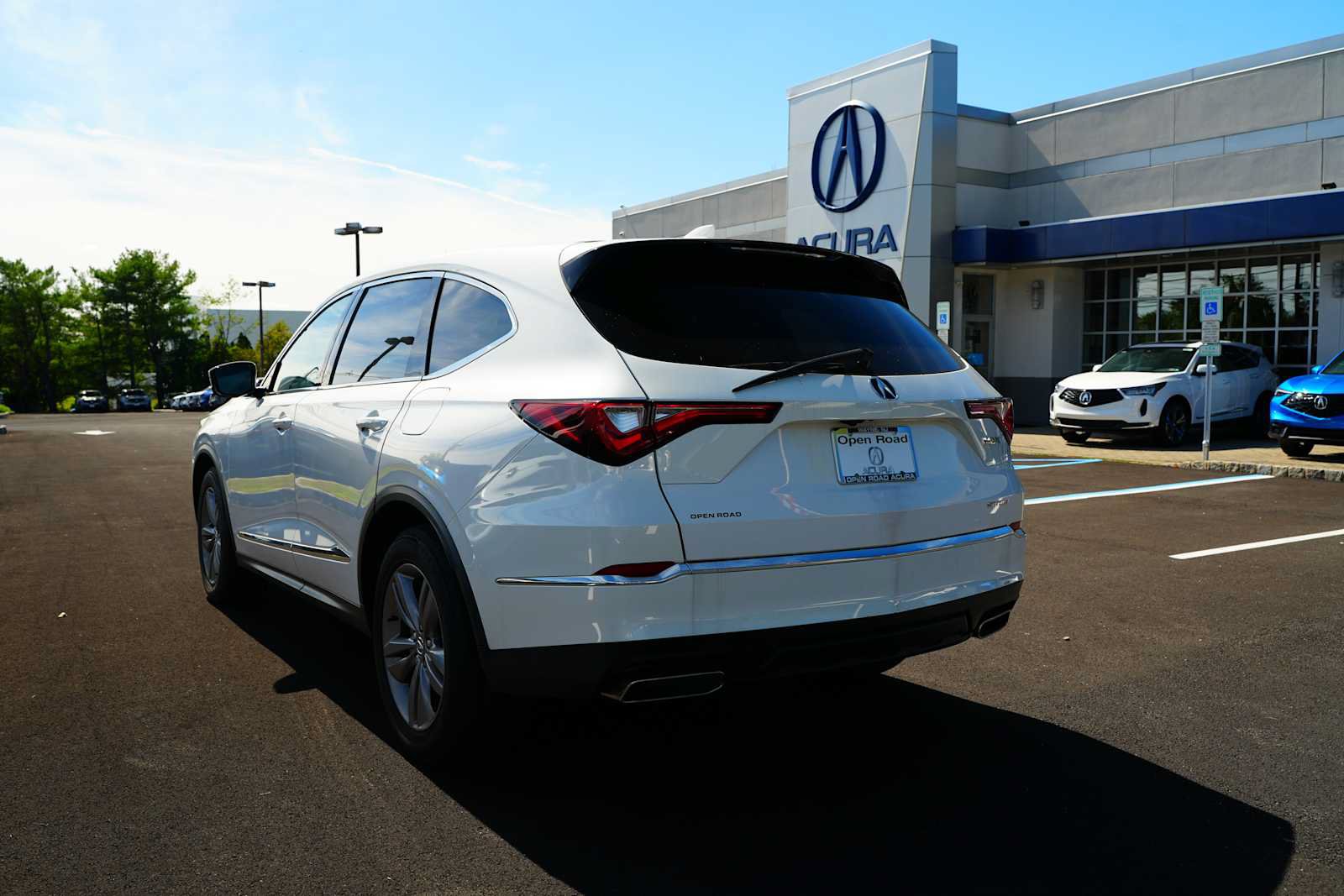 Used 2023 Acura MDX SH-AWD image 5