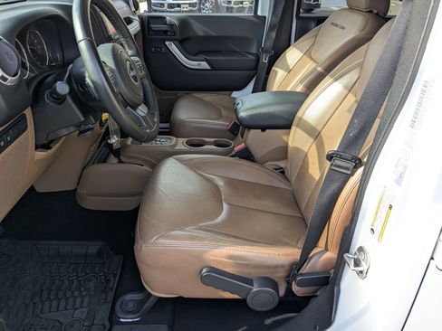 Used 2017 Jeep Wrangler Unlimited Rubicon w/ Connectivity Group image 14