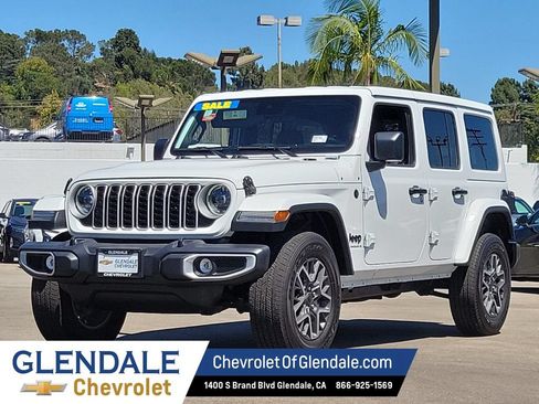 Used 2025 Jeep Wrangler Unlimited Sahara AWD/4WD image 15