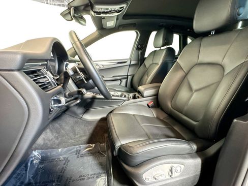 Used 2024 Porsche Macan Turbo image 18