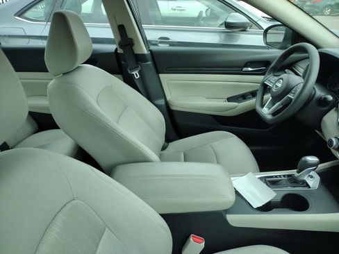 Used 2025 Nissan Altima 2.5 SV image 4