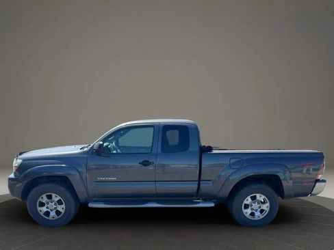 Used 2010 Toyota Tacoma 4x4 Access Cab V6 image 2
