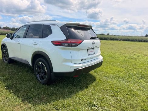 Certified 2025 Nissan Rogue SV w/ SV Premium Package FWD image 7