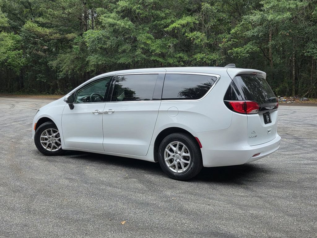 Used 2022 Chrysler Voyager LX FWD image 4