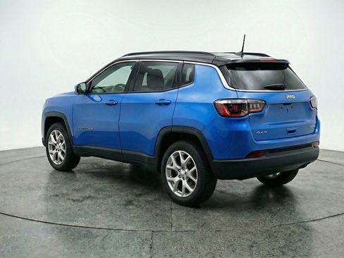 Used 2025 Jeep Compass Limited image 6
