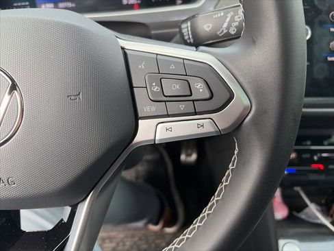 Used 2023 Volkswagen Tiguan SE R-Line image 11