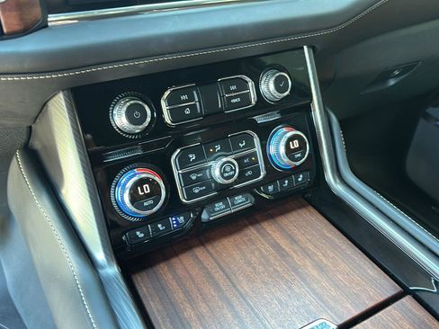 Used 2023 GMC Yukon Denali Ultimate AWD/4WD image 18