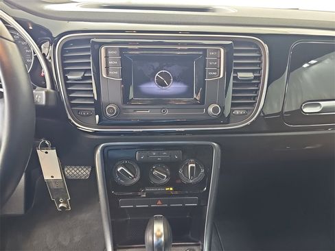 Used 2019 Volkswagen Beetle 2.0T S image 27