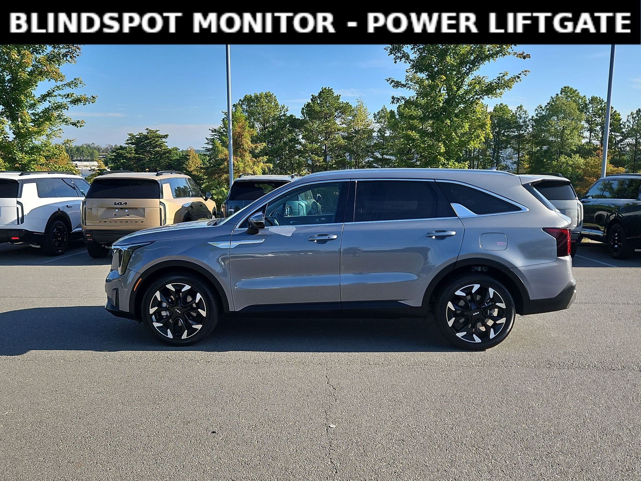 Used 2025 Kia Sorento EX w/ Panoramic Sunroof Package FWD image 4