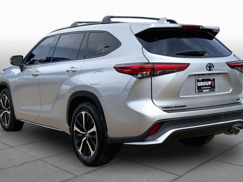 Used 2022 Toyota Highlander XSE FWD image 12