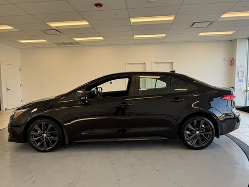 Used 2023 Toyota Corolla SE w/ Carpet Mat Package (TMS) FWD image 4