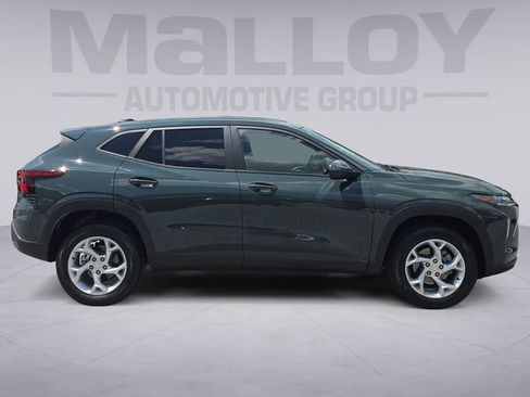 Used 2025 Chevrolet Trax LS w/ LS Convenience Package FWD image 6