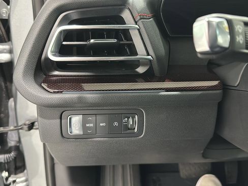 Used 2024 Chevrolet Traverse RS AWD/4WD image 17