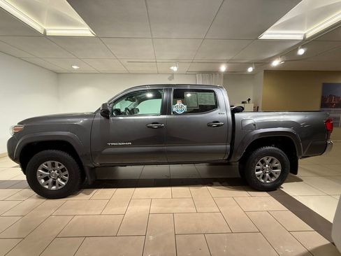 Certified 2019 Toyota Tacoma SR5 image 2