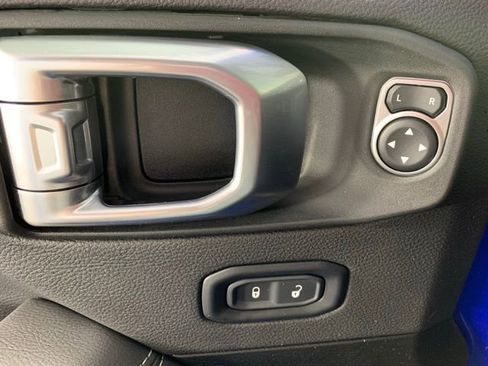 Used 2023 Jeep Gladiator Overland w/ Popular Equipment Package image 30