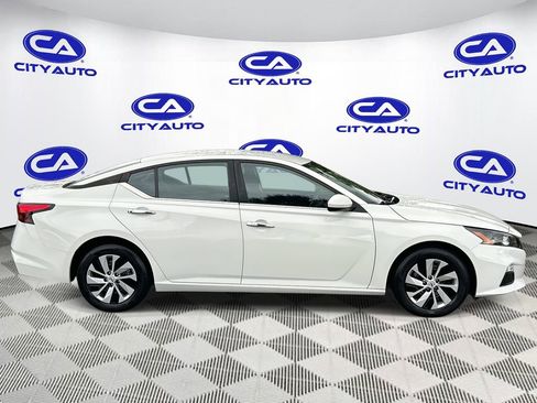 Used 2022 Nissan Altima 2.5 S image 2