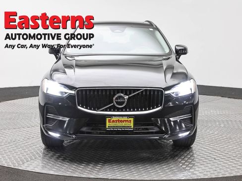 Used 2023 Volvo XC60 B5 Core FWD image 2