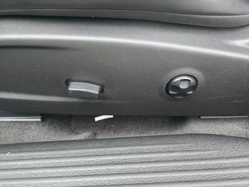 Used 2015 Dodge Challenger R/T Plus image 23