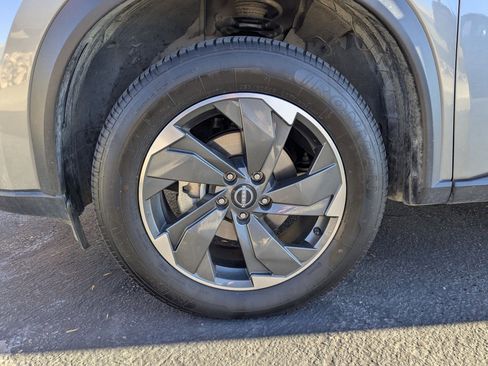 Used 2024 Nissan Rogue SV image 34