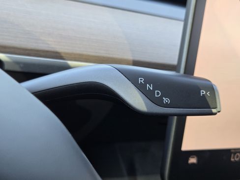 Used 2023 Tesla Model Y Long Range AWD/4WD image 21
