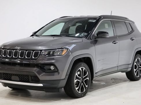 Used 2024 Jeep Compass Limited AWD/4WD image 3