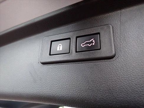 Certified 2025 Subaru Outback Limited image 9