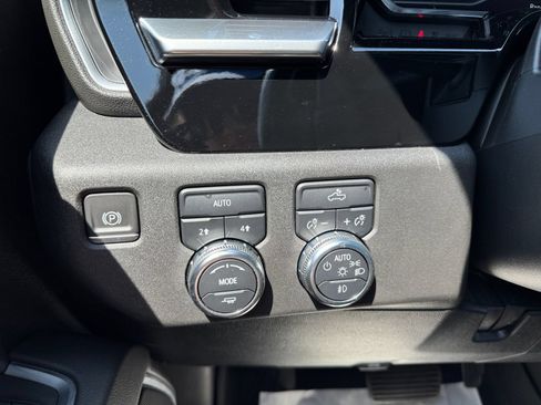 Used 2022 GMC Sierra 1500 Elevation w/ LPO, Elevation Black Package AWD/4WD image 19