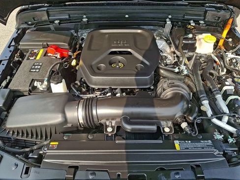 Used 2025 Jeep Wrangler Unlimited Sahara w/ Safety Group AWD/4WD image 31