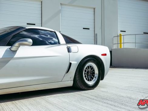Used 2006 Chevrolet Corvette Z06 w/ Preferred Equipment Group RWD image 32